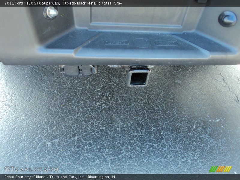 Tuxedo Black Metallic / Steel Gray 2011 Ford F150 STX SuperCab