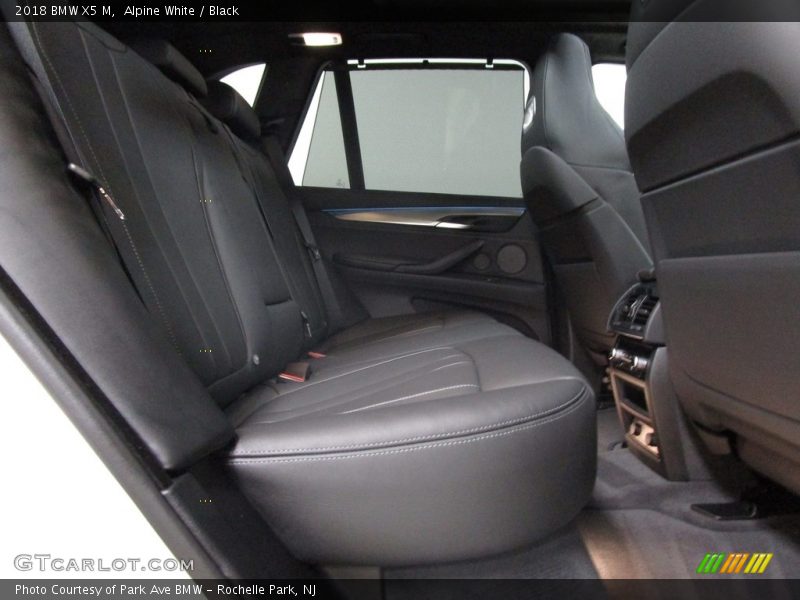 Alpine White / Black 2018 BMW X5 M