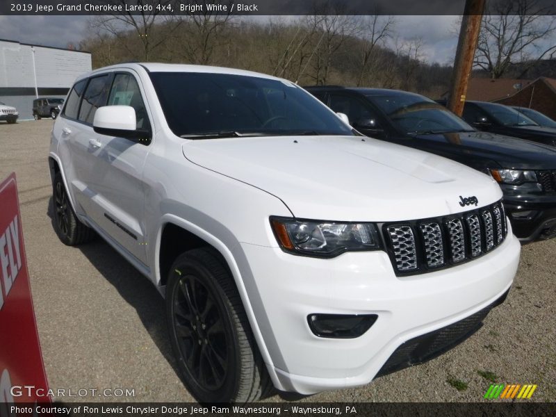 Bright White / Black 2019 Jeep Grand Cherokee Laredo 4x4