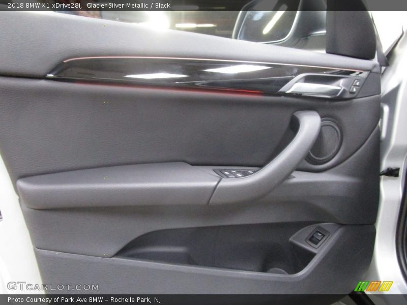 Glacier Silver Metallic / Black 2018 BMW X1 xDrive28i