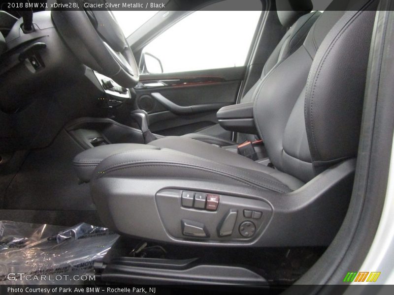 Glacier Silver Metallic / Black 2018 BMW X1 xDrive28i