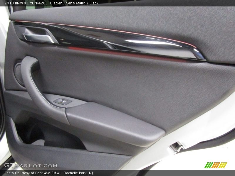 Glacier Silver Metallic / Black 2018 BMW X1 xDrive28i