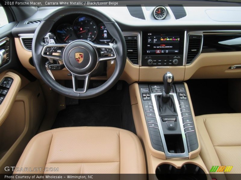 Carrara White Metallic / Black/Luxor Beige 2018 Porsche Macan