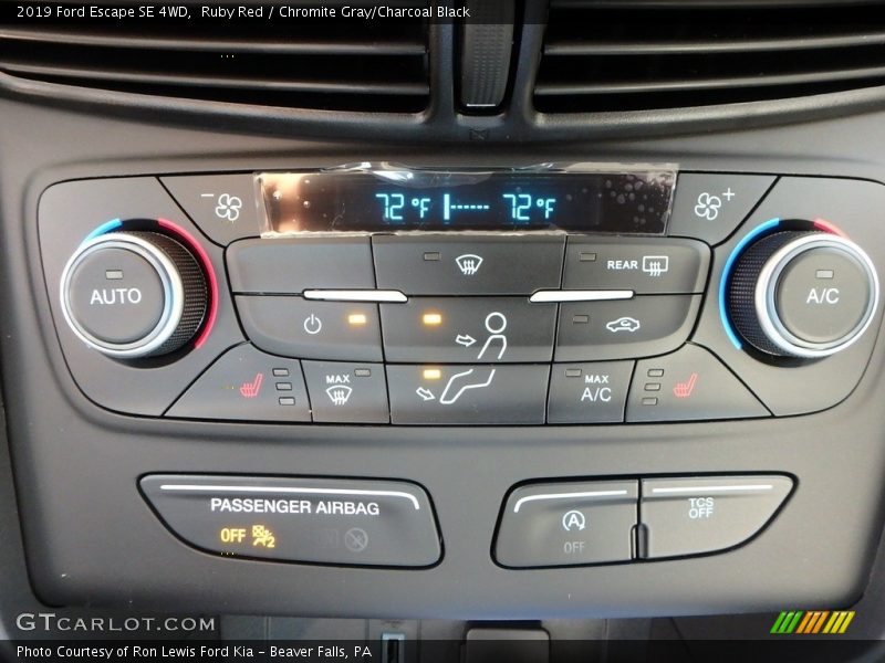 Ruby Red / Chromite Gray/Charcoal Black 2019 Ford Escape SE 4WD