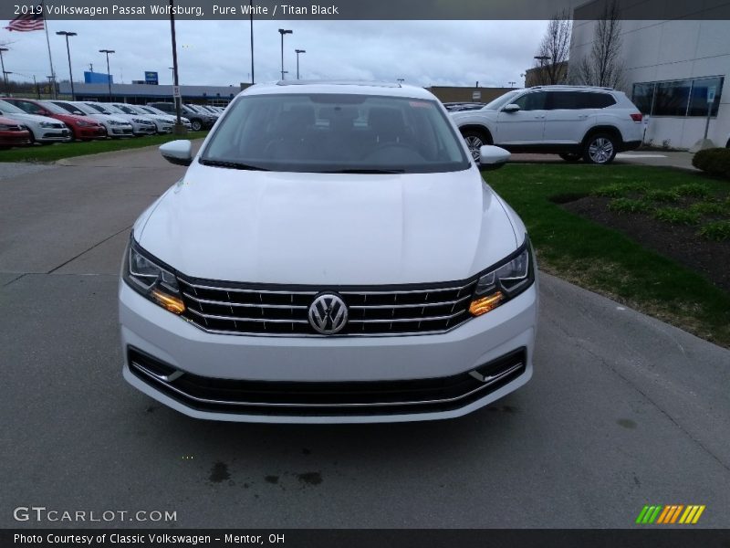 Pure White / Titan Black 2019 Volkswagen Passat Wolfsburg