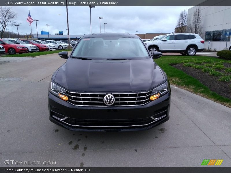 Deep Black Pearl / Titan Black 2019 Volkswagen Passat Wolfsburg