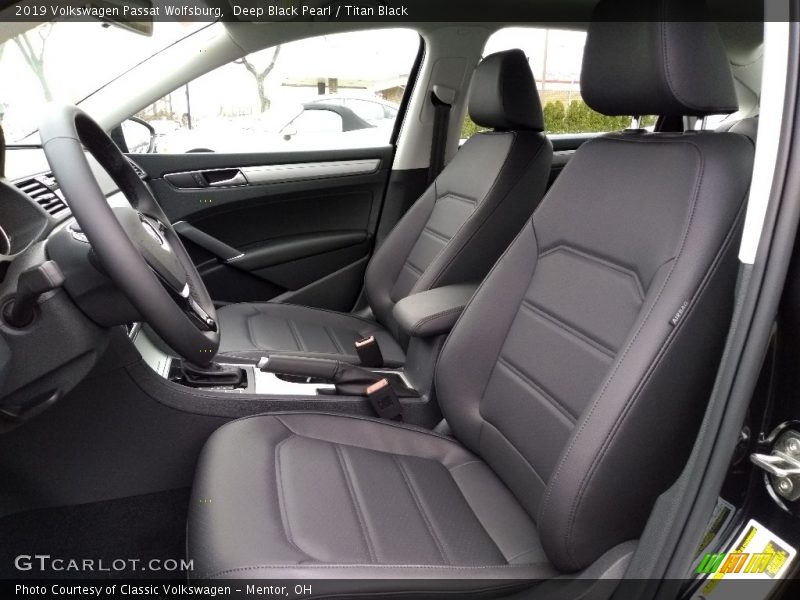 Deep Black Pearl / Titan Black 2019 Volkswagen Passat Wolfsburg