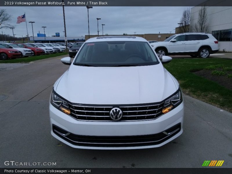 Pure White / Titan Black 2019 Volkswagen Passat Wolfsburg