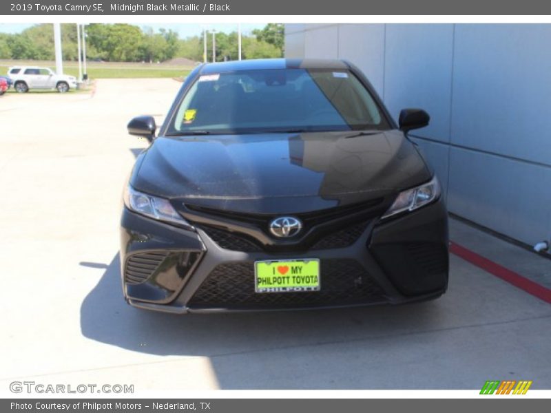 Midnight Black Metallic / Black 2019 Toyota Camry SE