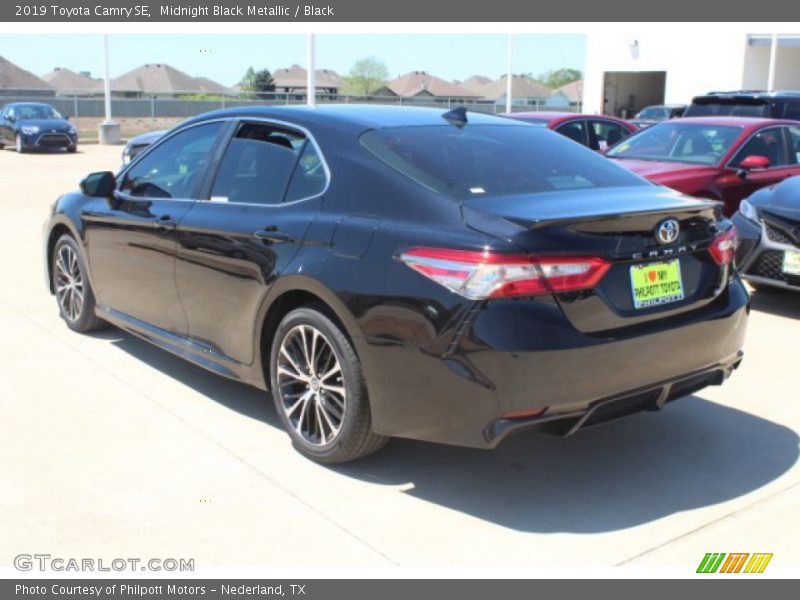 Midnight Black Metallic / Black 2019 Toyota Camry SE