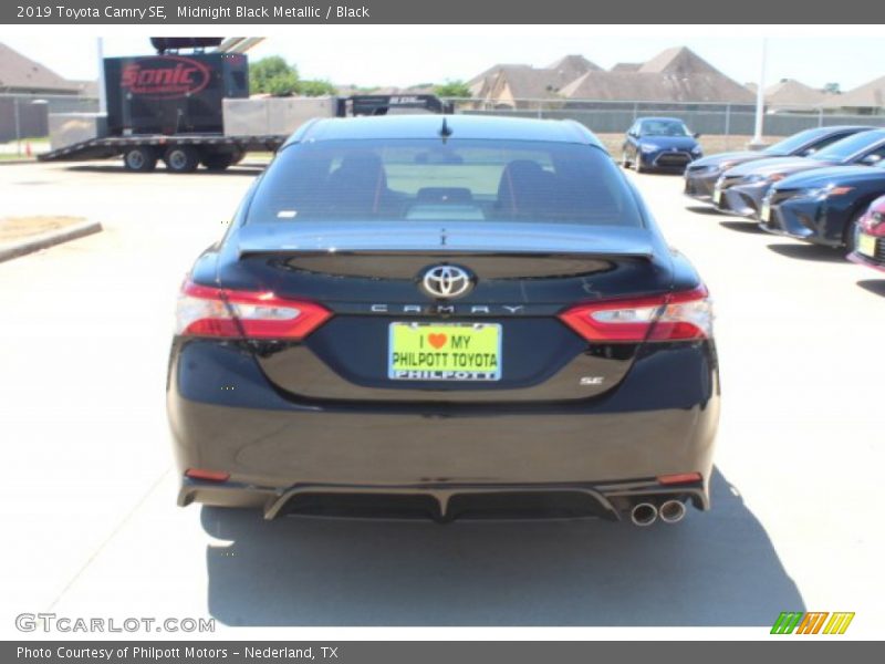 Midnight Black Metallic / Black 2019 Toyota Camry SE