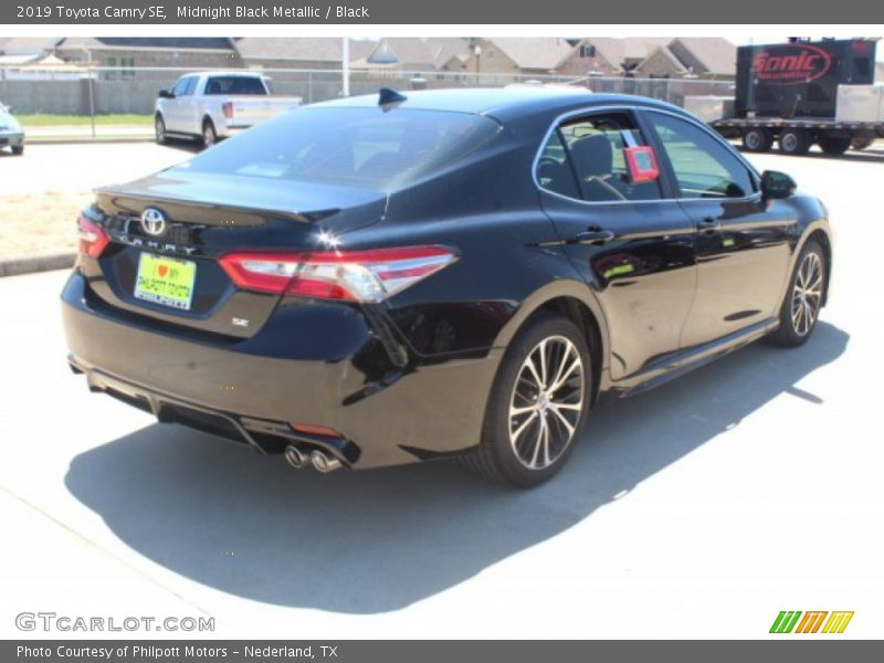 Midnight Black Metallic / Black 2019 Toyota Camry SE