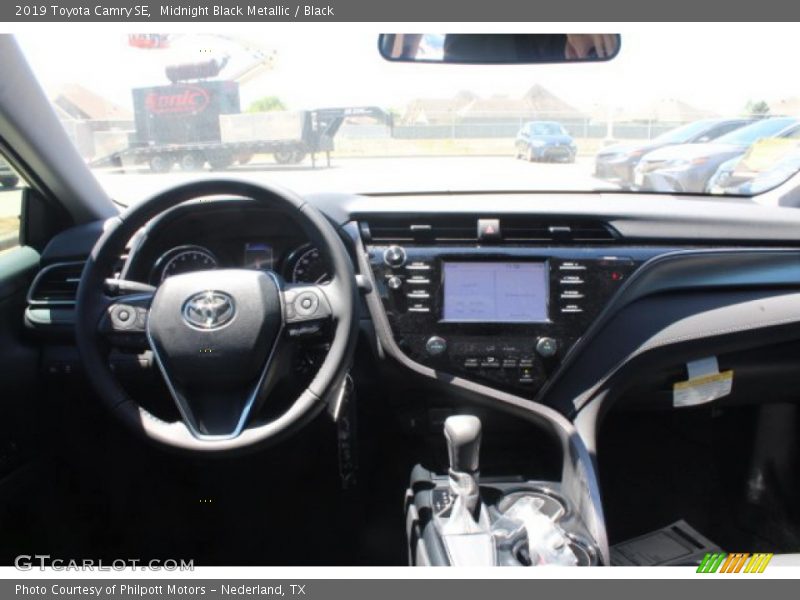 Midnight Black Metallic / Black 2019 Toyota Camry SE