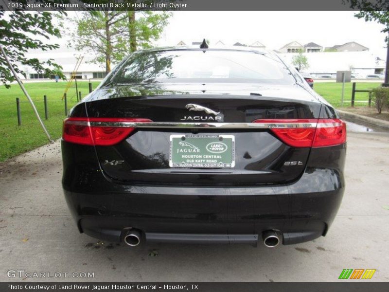 Santorini Black Metallic / Light Oyster 2019 Jaguar XF Premium
