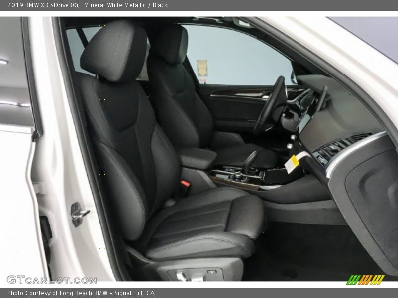 Mineral White Metallic / Black 2019 BMW X3 sDrive30i