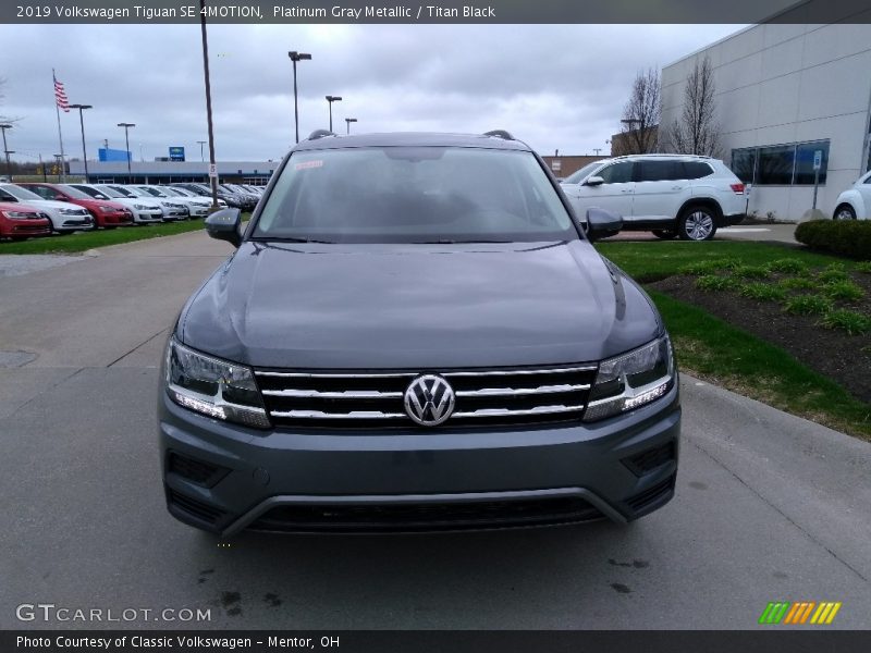 Platinum Gray Metallic / Titan Black 2019 Volkswagen Tiguan SE 4MOTION