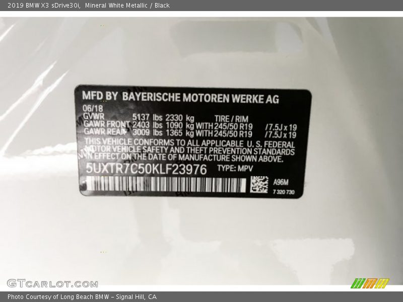 Mineral White Metallic / Black 2019 BMW X3 sDrive30i