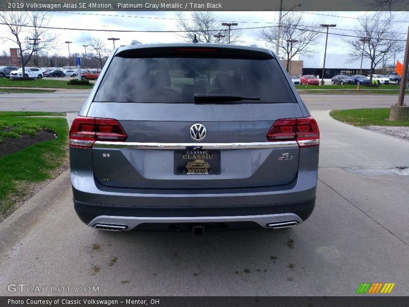 Platinum Gray Metallic / Titan Black 2019 Volkswagen Atlas SE 4Motion