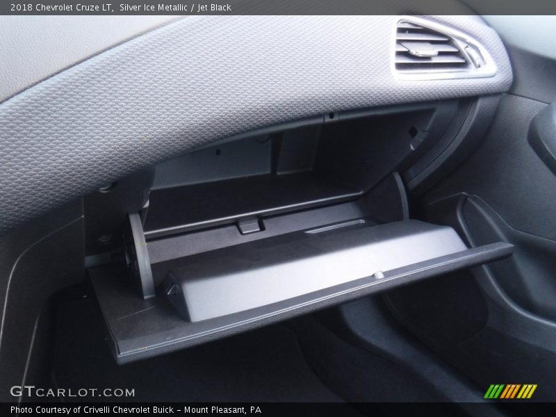Silver Ice Metallic / Jet Black 2018 Chevrolet Cruze LT