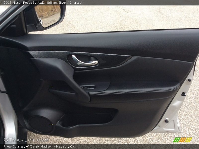 Brilliant Silver / Charcoal 2015 Nissan Rogue SV AWD