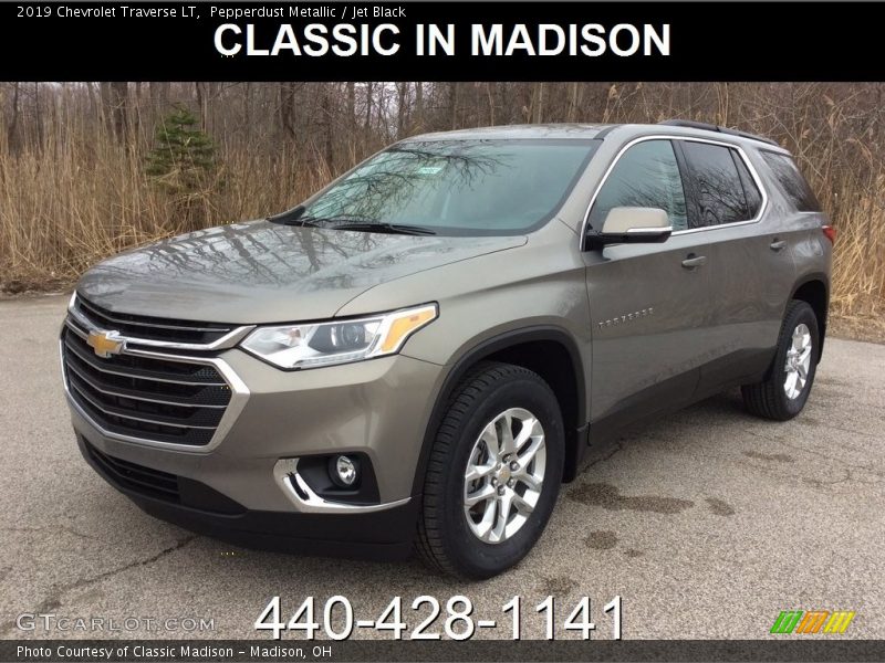 Pepperdust Metallic / Jet Black 2019 Chevrolet Traverse LT