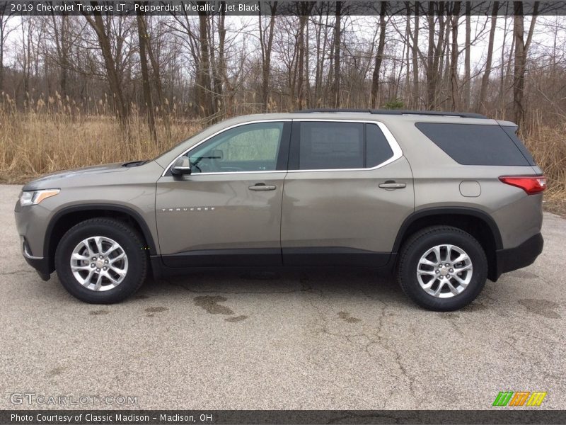 Pepperdust Metallic / Jet Black 2019 Chevrolet Traverse LT