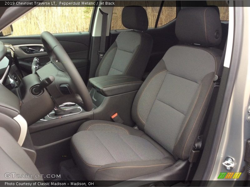 Pepperdust Metallic / Jet Black 2019 Chevrolet Traverse LT