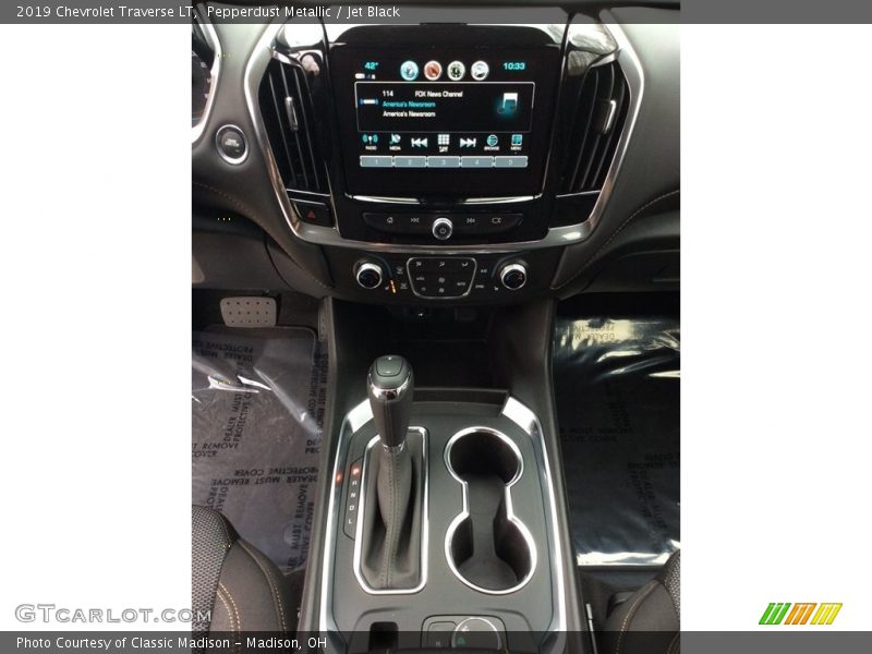 Pepperdust Metallic / Jet Black 2019 Chevrolet Traverse LT