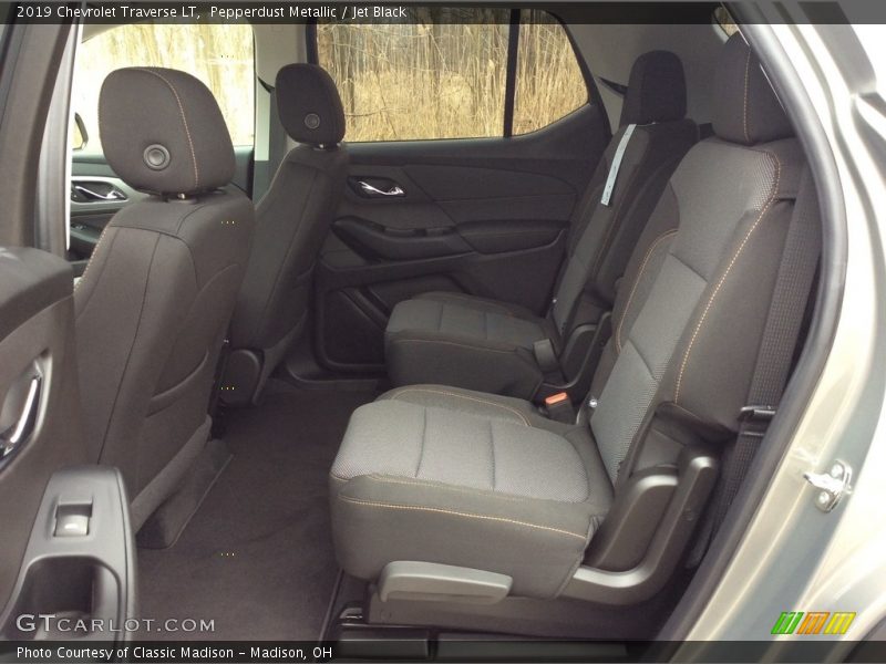 Pepperdust Metallic / Jet Black 2019 Chevrolet Traverse LT