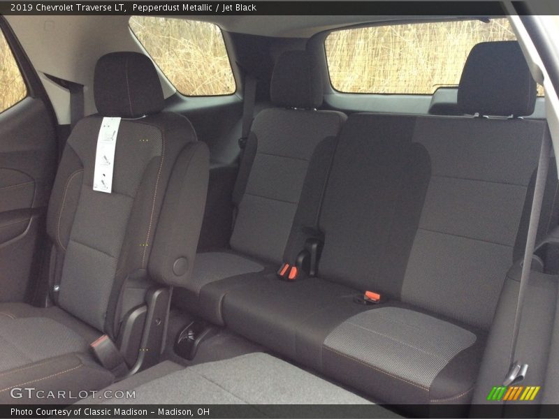 Pepperdust Metallic / Jet Black 2019 Chevrolet Traverse LT