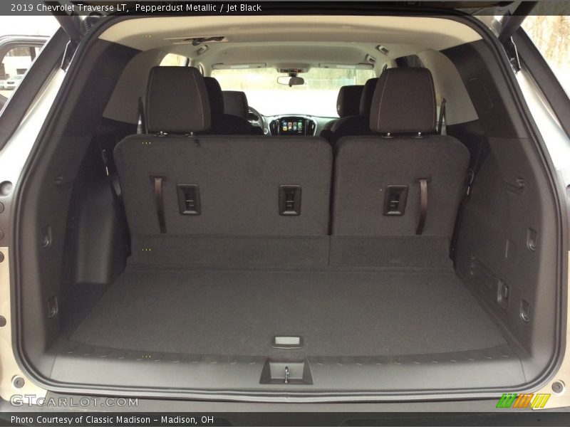 Pepperdust Metallic / Jet Black 2019 Chevrolet Traverse LT