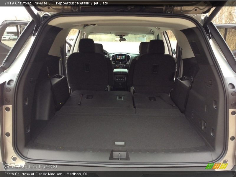 Pepperdust Metallic / Jet Black 2019 Chevrolet Traverse LT