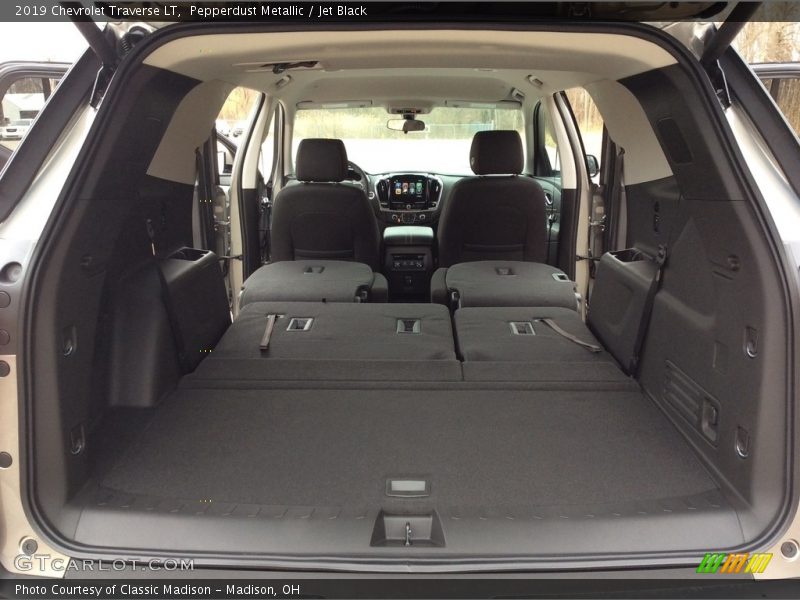 Pepperdust Metallic / Jet Black 2019 Chevrolet Traverse LT
