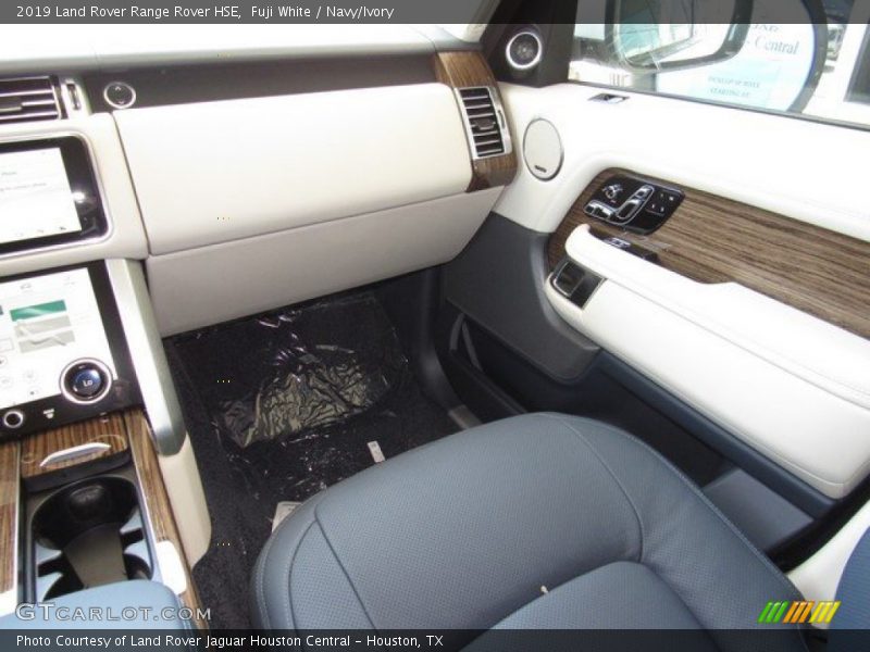 Fuji White / Navy/Ivory 2019 Land Rover Range Rover HSE