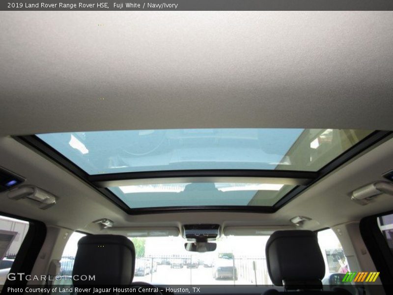 Fuji White / Navy/Ivory 2019 Land Rover Range Rover HSE