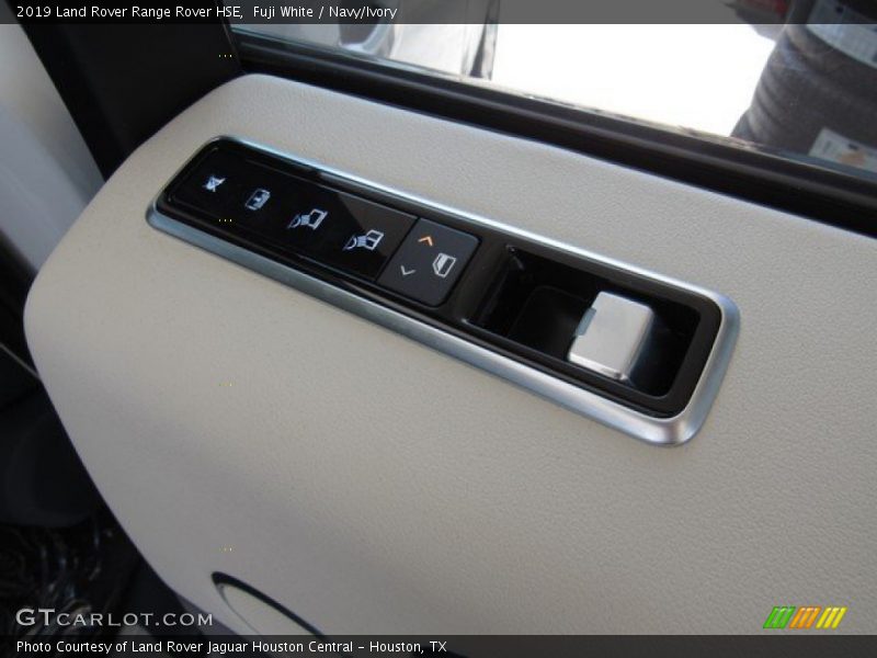 Fuji White / Navy/Ivory 2019 Land Rover Range Rover HSE