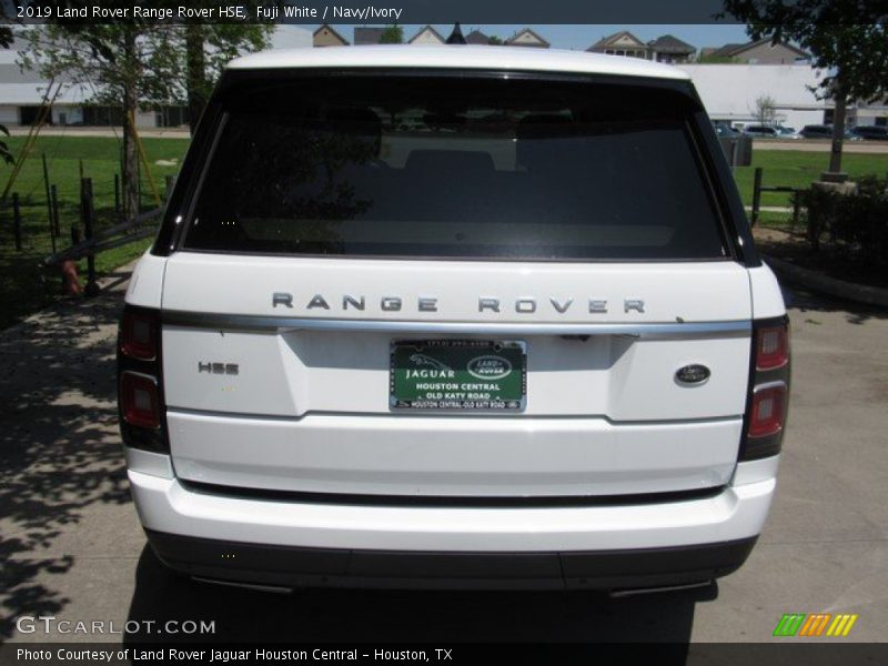 Fuji White / Navy/Ivory 2019 Land Rover Range Rover HSE