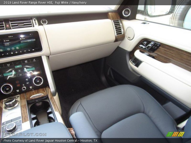 Fuji White / Navy/Ivory 2019 Land Rover Range Rover HSE