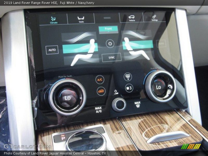 Controls of 2019 Range Rover HSE