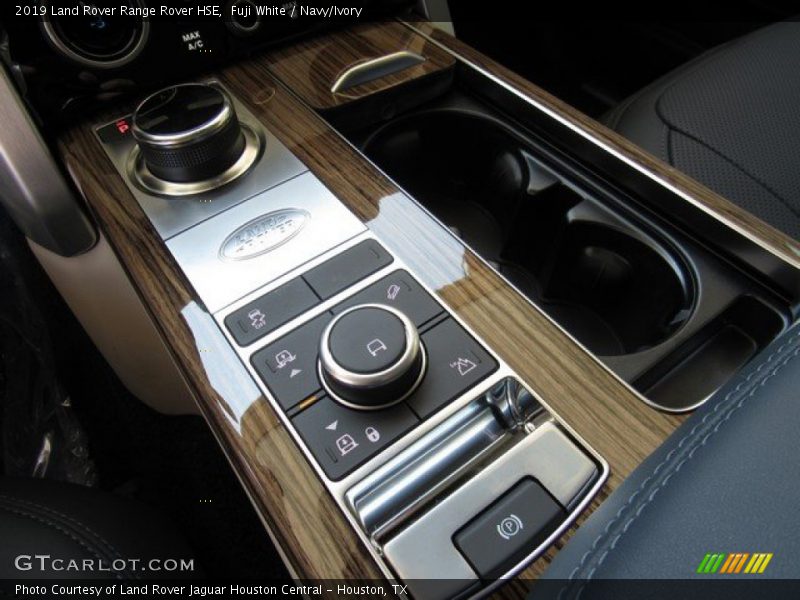 Controls of 2019 Range Rover HSE