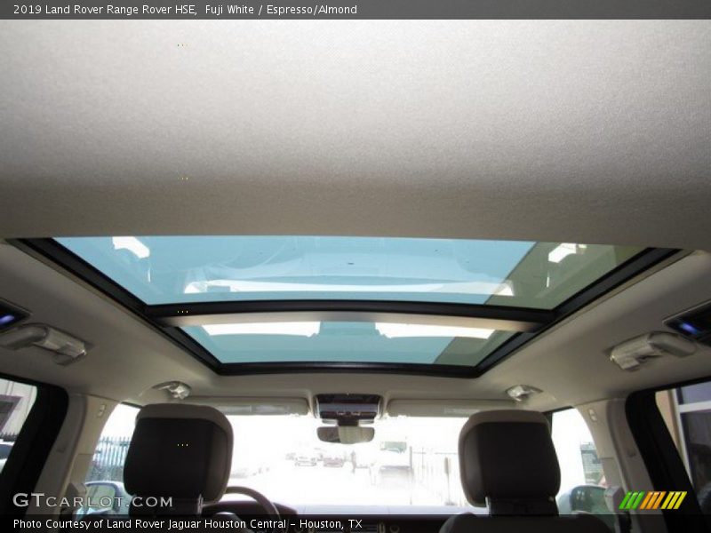 Fuji White / Espresso/Almond 2019 Land Rover Range Rover HSE