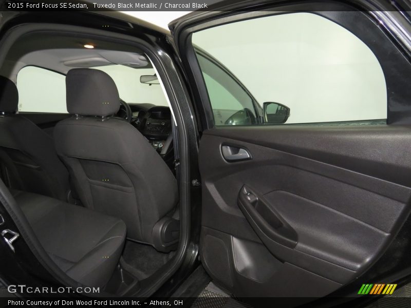 Tuxedo Black Metallic / Charcoal Black 2015 Ford Focus SE Sedan