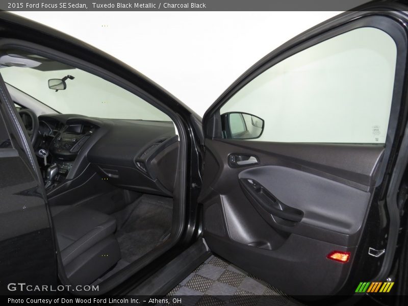 Tuxedo Black Metallic / Charcoal Black 2015 Ford Focus SE Sedan