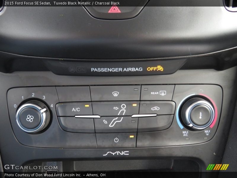Tuxedo Black Metallic / Charcoal Black 2015 Ford Focus SE Sedan