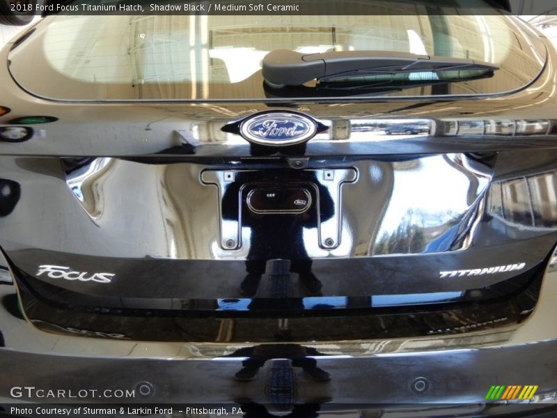 Shadow Black / Medium Soft Ceramic 2018 Ford Focus Titanium Hatch
