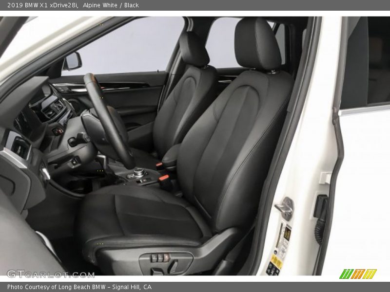 Alpine White / Black 2019 BMW X1 xDrive28i