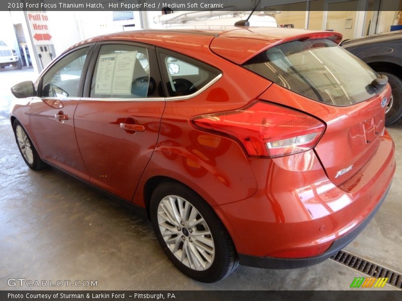 Hot Pepper Red / Medium Soft Ceramic 2018 Ford Focus Titanium Hatch