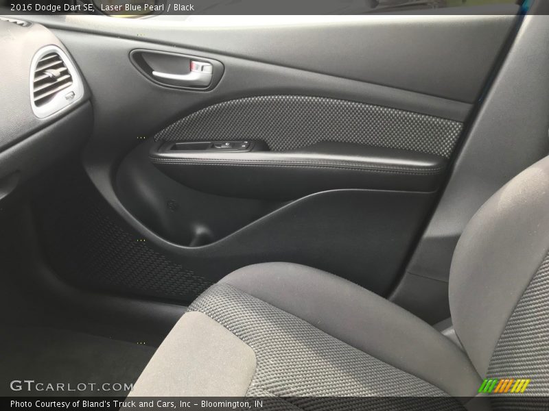 Laser Blue Pearl / Black 2016 Dodge Dart SE