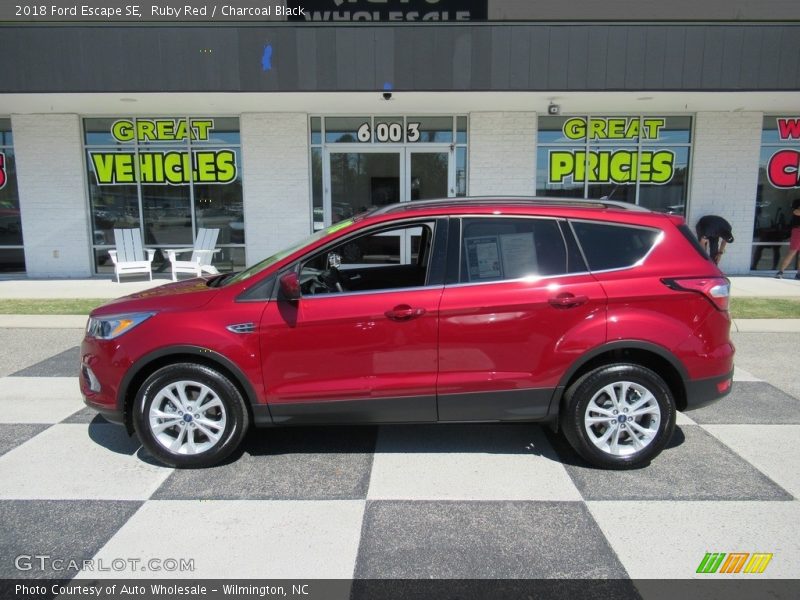 Ruby Red / Charcoal Black 2018 Ford Escape SE