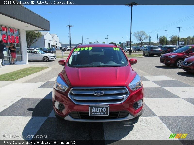 Ruby Red / Charcoal Black 2018 Ford Escape SE